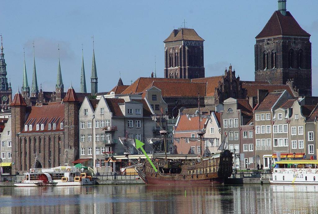 Gdansk Old Town River View Exterior photo